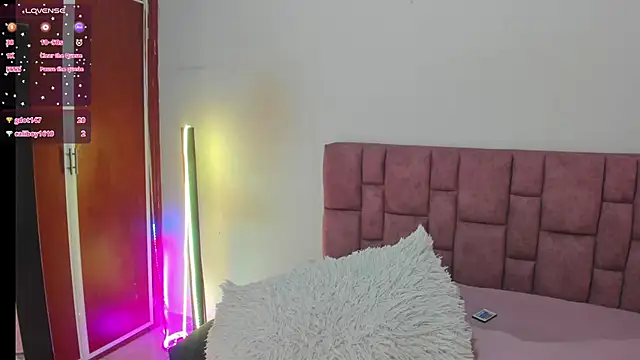 Snapshot of SunnyLeonz chatting on 12.15.24 SunnyLeonz online show from 12.15.24