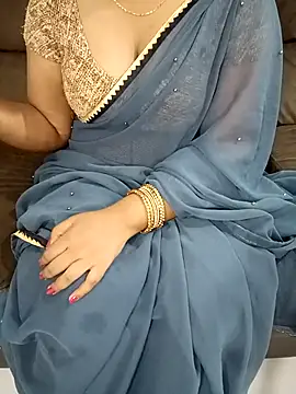 Snapshot of Mounika25 chatting on 10.15.25 Mounika25 online show from 10.15.25