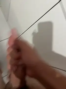 Snapshot of aleatorio995 chatting on 12.18.25 aleatorio995 online show from 12.18.25