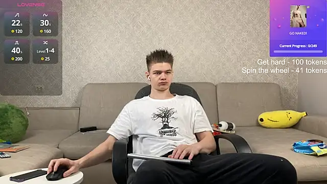 Snapshot of dantebigboi300 chatting on 12.02.24 dantebigboi300 online show from 12.02.24