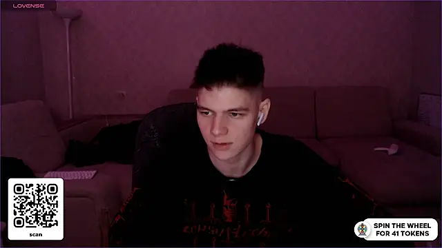 Snapshot of dantebigboi300 chatting on 12.18.24 dantebigboi300 online show from 12.18.24