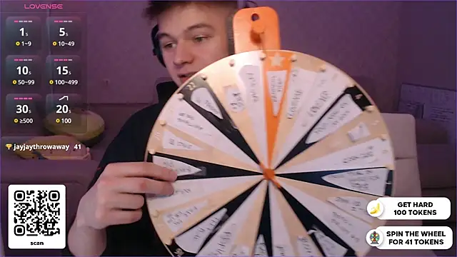 Snapshot of dantebigboi300 chatting on 12.25.24 dantebigboi300 online show from 12.25.24