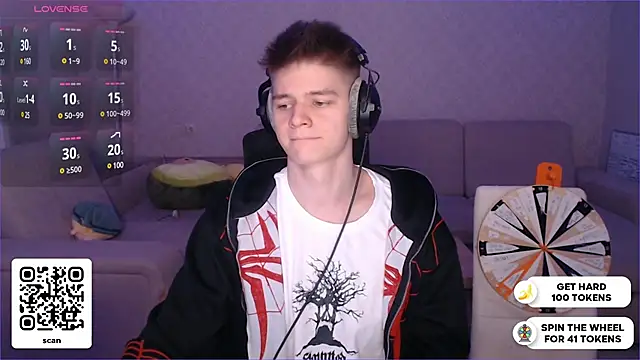 Snapshot of dantebigboi300 chatting on 12.28.24 dantebigboi300 online show from 12.28.24