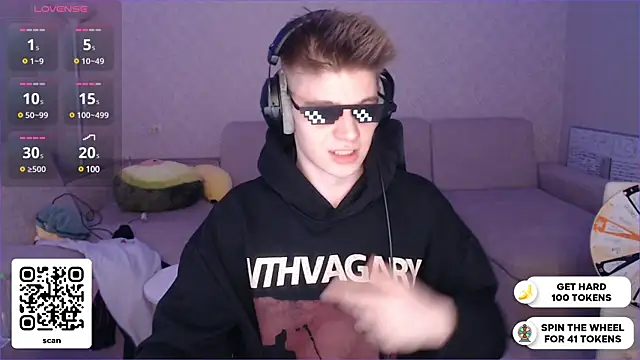 Snapshot of dantebigboi300 chatting on 12.29.24 dantebigboi300 online show from 12.29.24