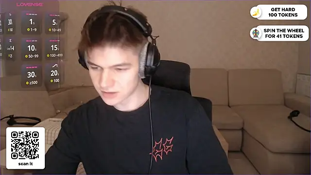 Snapshot of dantebigboi300 chatting on 01.06.25 dantebigboi300 online show from 01.06.25