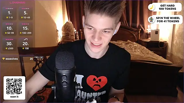 Snapshot of dantebigboi300 chatting on 02.01.25 dantebigboi300 online show from 02.01.25