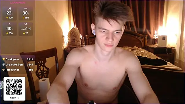 Snapshot of dantebigboi300 chatting on 02.01.25 dantebigboi300 online show from 02.01.25