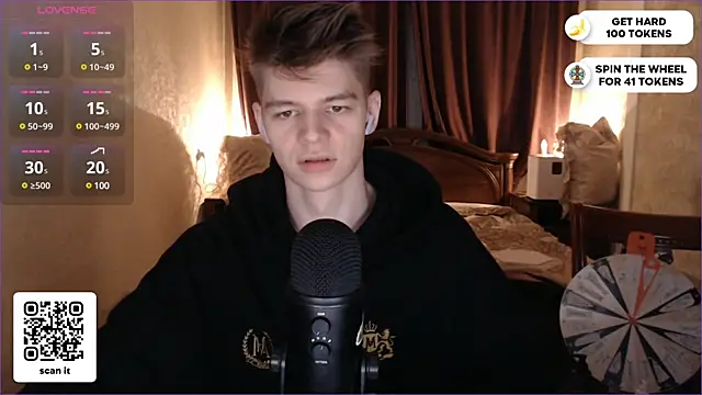 Snapshot of dantebigboi300 chatting on 02.03.25 dantebigboi300 online show from 02.03.25