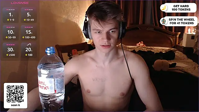 Snapshot of dantebigboi300 chatting on 02.04.25 dantebigboi300 online show from 02.04.25