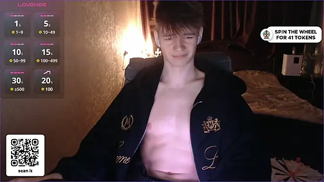 Snapshot of dantebigboi300 chatting on 02.07.25 dantebigboi300 online show from 02.07.25