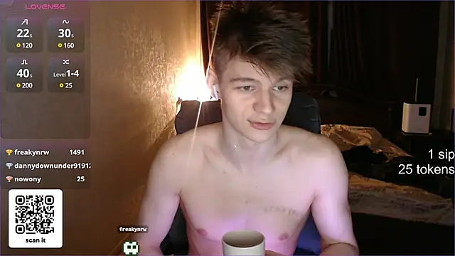 Snapshot of dantebigboi300 chatting on 02.09.25 dantebigboi300 online show from 02.09.25