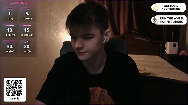 Snapshot of dantebigboi300 chatting on 02.10.25 dantebigboi300 online show from 02.10.25