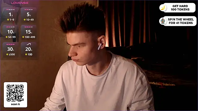 Snapshot of dantebigboi300 chatting on 02.19.25 dantebigboi300 online show from 02.19.25