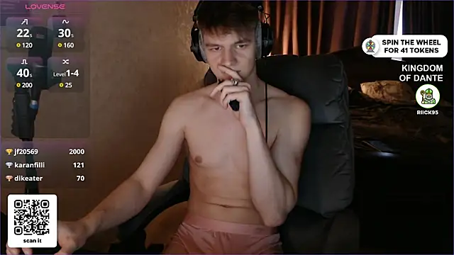 Snapshot of dantebigboi300 chatting on 02.24.25 dantebigboi300 online show from 02.24.25