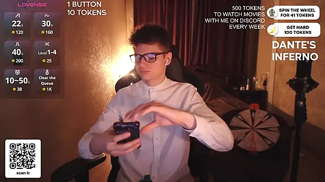 Snapshot of dantebigboi300 chatting on 03.19.25 dantebigboi300 online show from 03.19.25