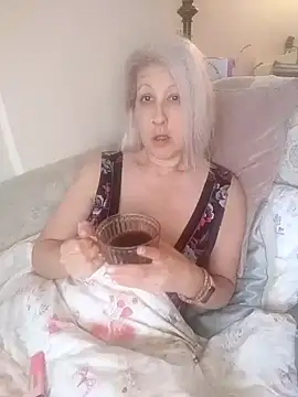 Snapshot of MaggieMoonxxx chatting on 12.16.24 MaggieMoonxxx online show from 12.16.24