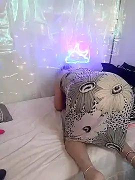 Snapshot of MaggieMoonxxx chatting on 01.18.25 MaggieMoonxxx online show from 01.18.25