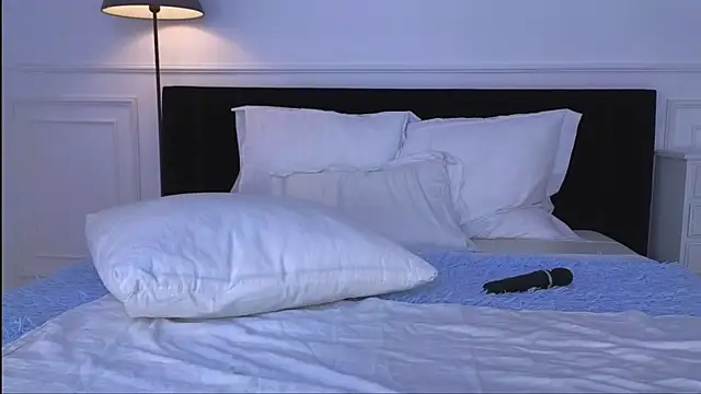 NicoleMarani online show from 12.21.25