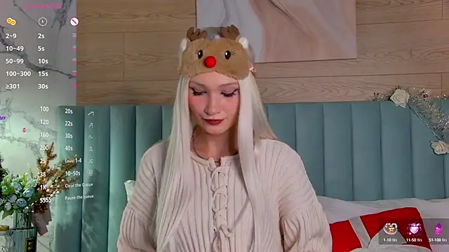 Snapshot of CarolReeves chatting on 12.29.24 CarolReeves online show from 12.29.24