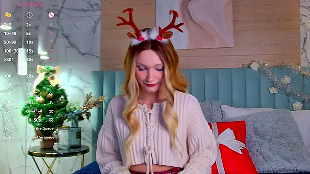 Snapshot of CarolReeves chatting on 12.30.24 CarolReeves online show from 12.30.24