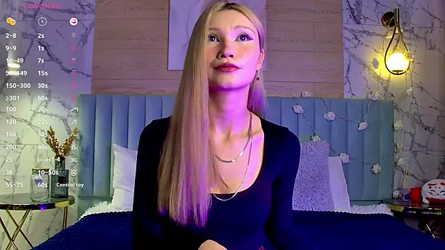 Snapshot of CarolReeves chatting on 01.19.25 CarolReeves online show from 01.19.25