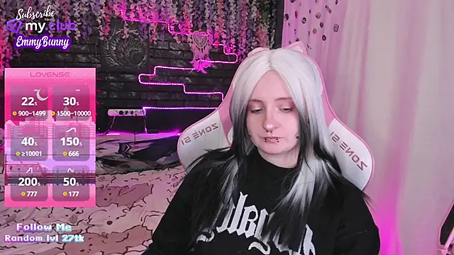 EmmyBunny online show from 02.10.25