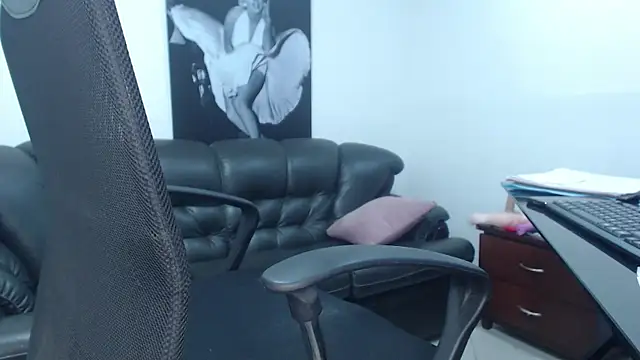 camilleDiaz16 online show from 10.02.25