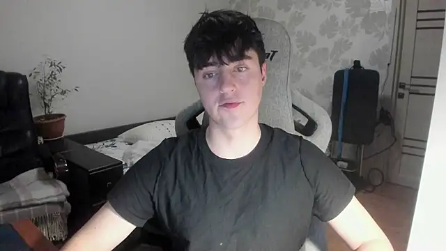 Knuckles17 online show from 12.18.25