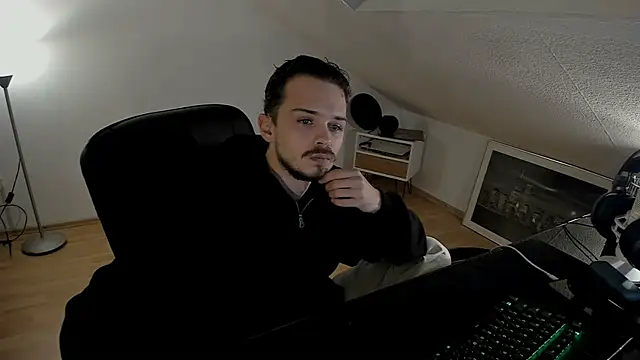 naked psy online show from 10.24.25