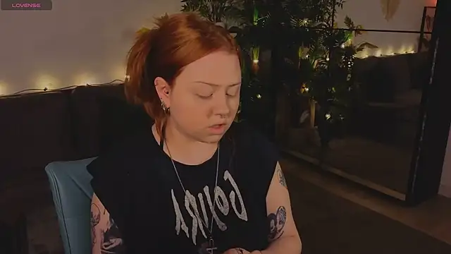 Snapshot of bitchofsun_ chatting on 05.28.26 bitchofsun online show from 05.28.26