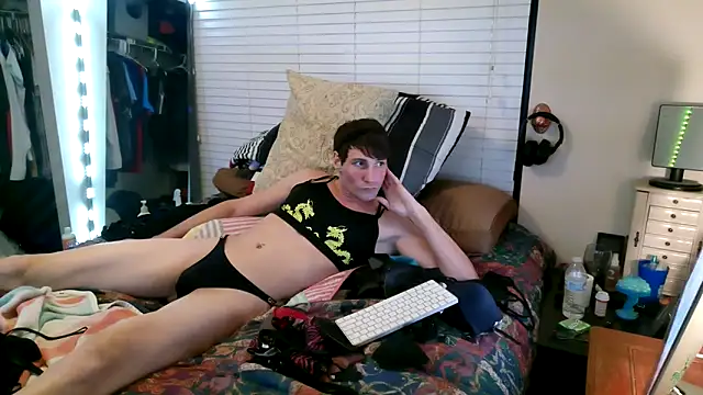 Snapshot of ashleysimmons chatting on 02.20.25 ashleysimmons online show from 02.20.25