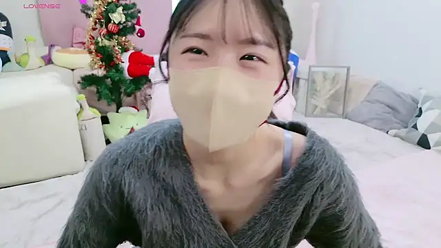 Snapshot of anchan_ chatting on 12.08.24 anchan online show from 12.08.24