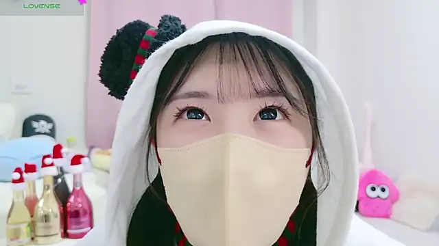 Snapshot of anchan_ chatting on 12.22.24 anchan online show from 12.22.24