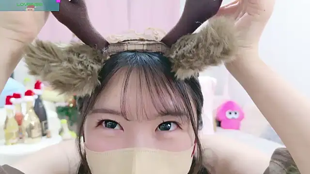 Snapshot of anchan_ chatting on 12.25.24 anchan online show from 12.25.24