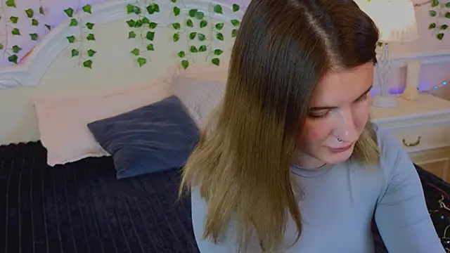 Snapshot of EvaTyrell chatting on 03.02.25 EvaTyrell online show from 03.02.25