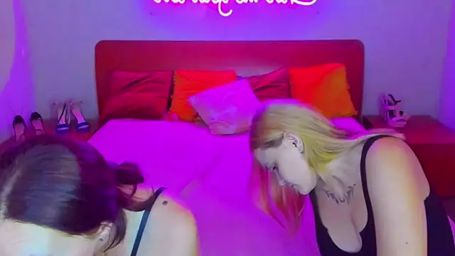 Snapshot of MagicEyess chatting on 12.15.24 MagicEyess online show from 12.15.24
