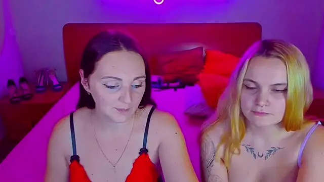 Snapshot of MagicEyess chatting on 12.21.24 MagicEyess online show from 12.21.24