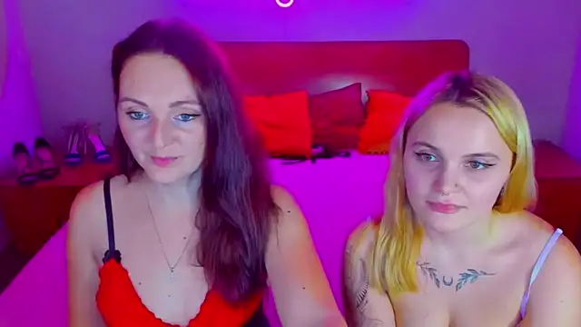 Snapshot of MagicEyess chatting on 12.21.24 MagicEyess online show from 12.21.24