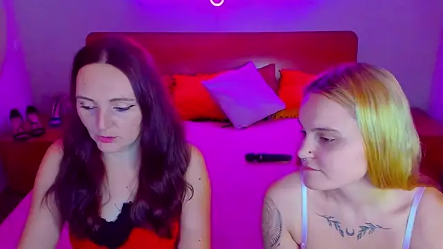 Snapshot of MagicEyess chatting on 12.22.24 MagicEyess online show from 12.22.24