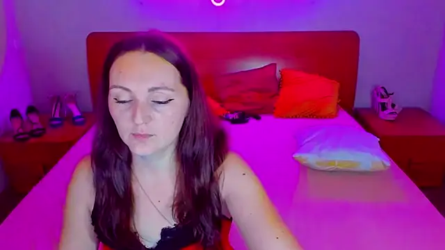 Snapshot of MagicEyess chatting on 12.22.24 MagicEyess online show from 12.22.24