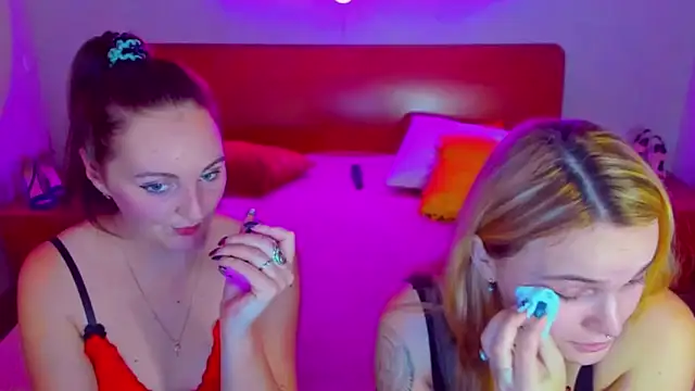 Snapshot of MagicEyess chatting on 12.27.24 MagicEyess online show from 12.27.24