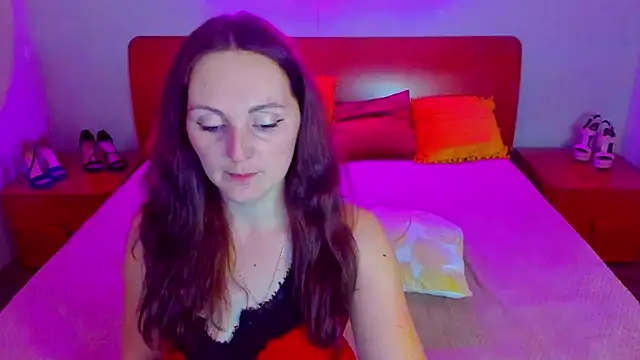 Snapshot of MagicEyess chatting on 12.28.24 MagicEyess online show from 12.28.24