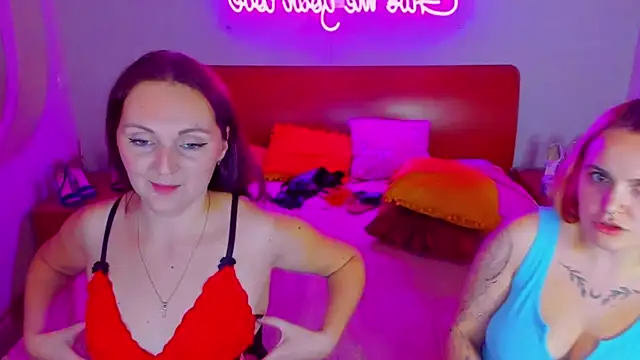 Snapshot of MagicEyess chatting on 12.30.24 MagicEyess online show from 12.30.24