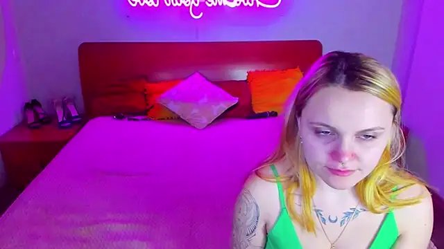 Snapshot of MagicEyess chatting on 01.17.25 MagicEyess online show from 01.17.25