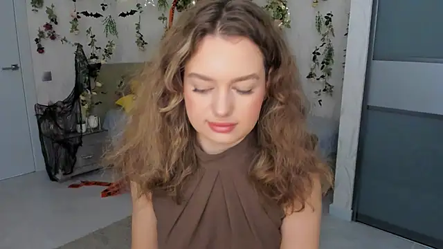 MiracleCurly online show from 10.30.25