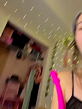 Snapshot of Lilmissvyx chatting on 02.28.25 Lilmissvyx online show from 02.28.25