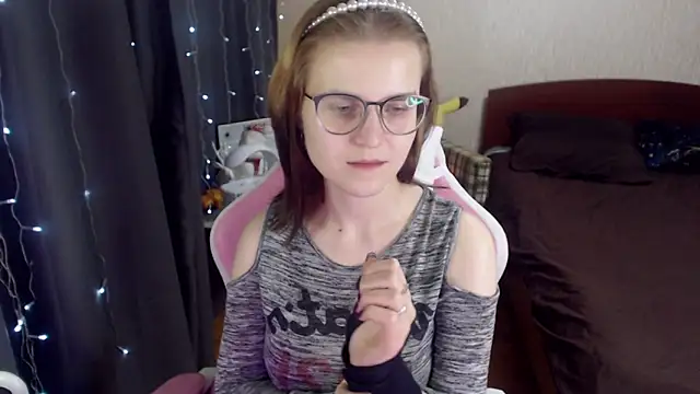 MissBrightShine online show from 01.12.25