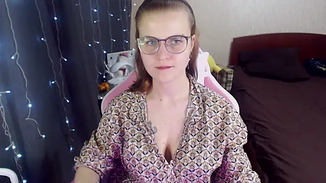 MissBrightShine online show from 01.30.25