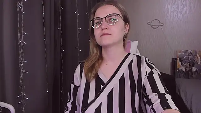 MissBrightShine online show from 11.08.25