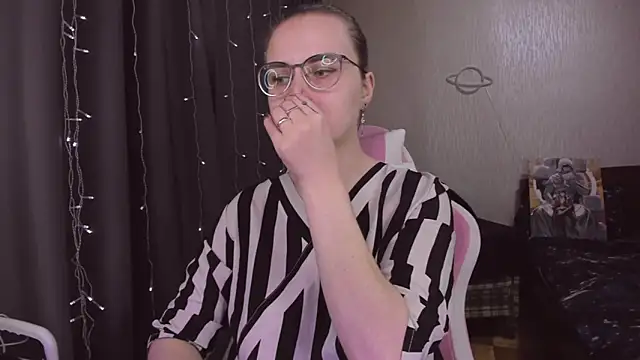 MissBrightShine online show from 12.04.25